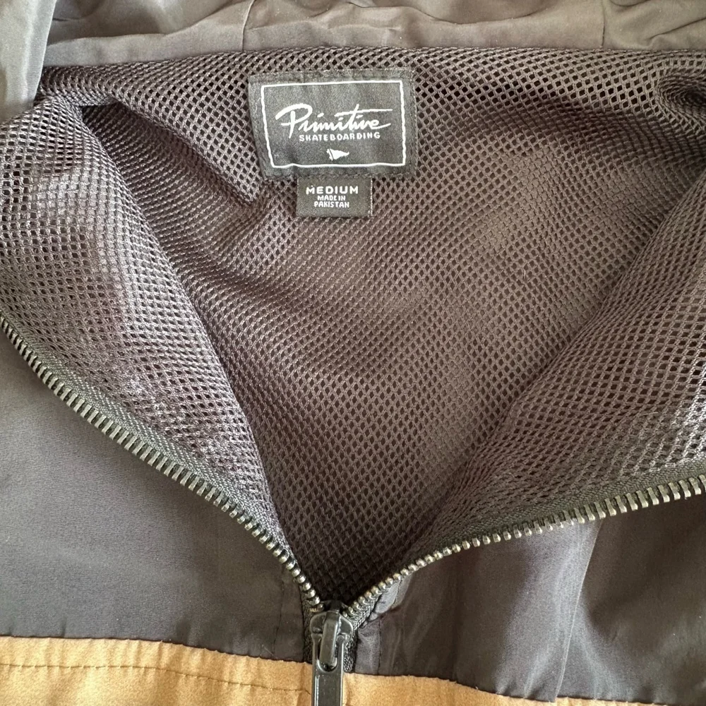 Men's Primitive Gold Pack Levels Anorak Jacket size medium gold black pullover